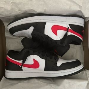 Nike Jordan 1 low siren